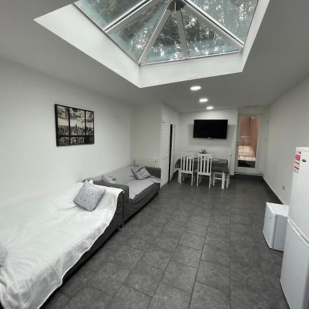 Stay Sa Equipped Studios Next To Uob And Qe! Birmingham Eksteriør bilde